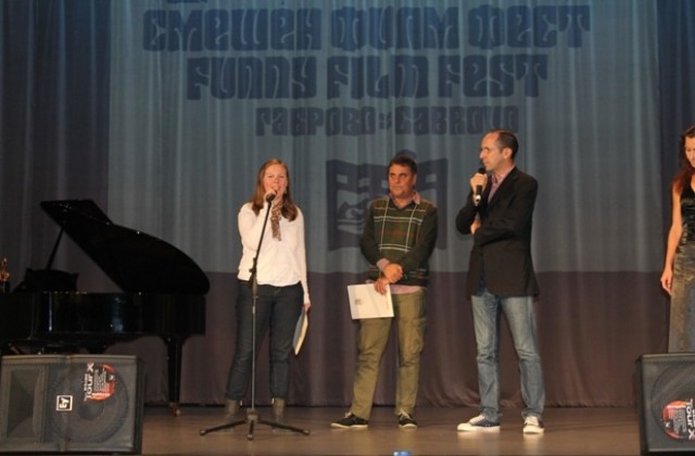 Статуетката на Смешен филм фест ще отлети за Австралия