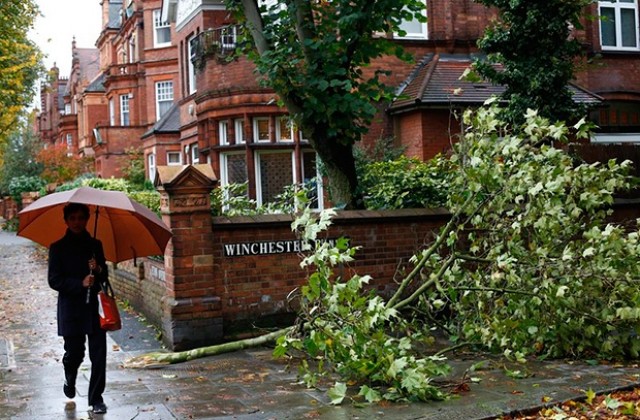 Бурите и лошото време - любима тема на британците