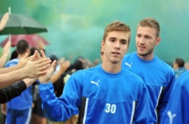 Антонио Вутов се разболя, Левски с малко опции в средата на терена