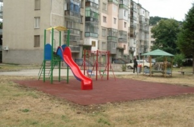 Над 320 000 лв. вложени в изграждане и подновяване на детски площадки