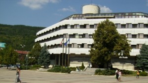 Община Дупница подава ръка на съпругата на самозапалилия се мъж