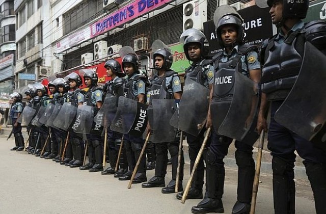 Трима загинали и голям брой ранени при протести в Бангладеш