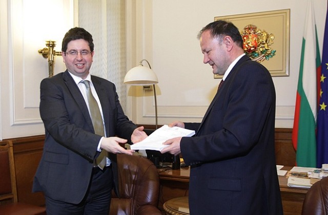 Министрите одобриха бюджет 2014, Чобанов го внесе в парламента