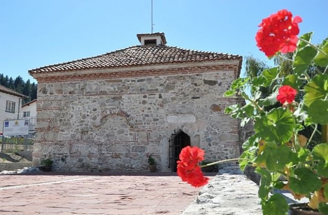 Министър Терзиева открива обновени обекти в Разлог