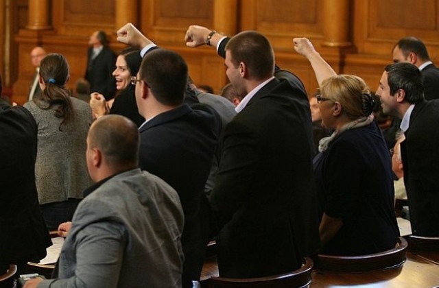 Сова Харис: При избори сега БСП взема 99 мандата, ГЕРБ остава с 89 депутати