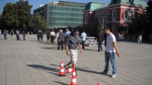 Младежи наблюдават кръстовища и отчитат нарушения