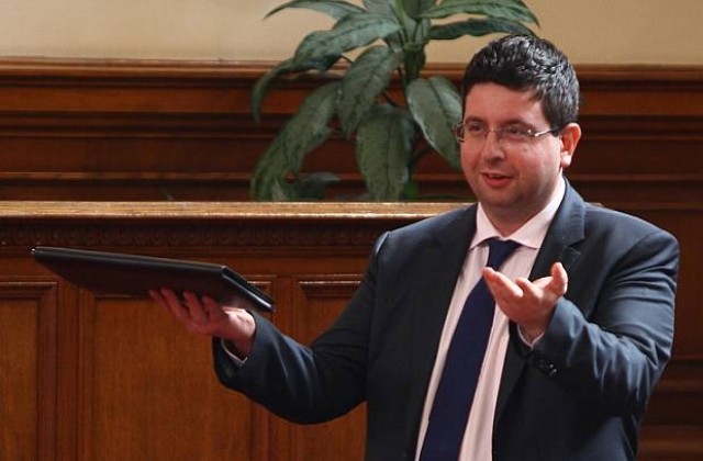 Чобанов: Дянков закри агенция за икономически анализи, за да освободи щат за ловно стопанство