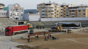 Полагат чимовете на терена на стадион Ивайло