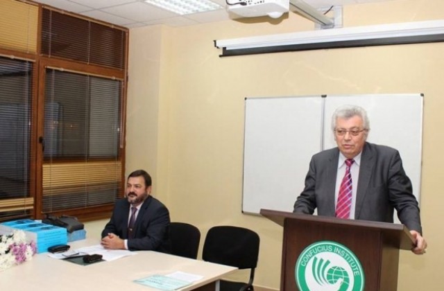 Проф. Петко Петков отличен с почетния знак на Съюза на учените