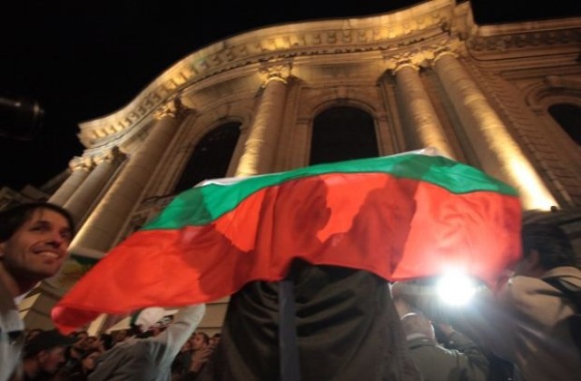 В 140-ата вечер протестиращите почетоха Левски