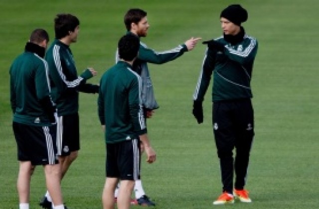 ВИДЕО: Чаби Алонсо поръча „мрежички“ за Зидан