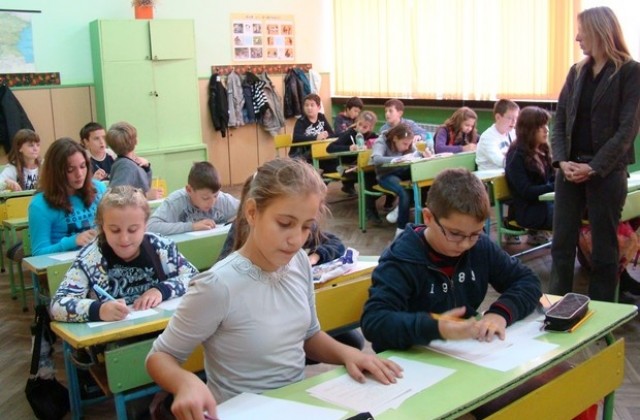 Над 1000 математици в Хасковска област решават задачите на Черноризец Храбър