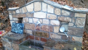 Варненско семейство съгради чешма в Еленския балкан