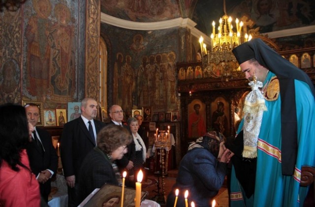 Митрополитът на Севастия Тедосий отслужи литургия