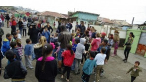 Багери събарят над 100 незаконни постройки във Владиславово