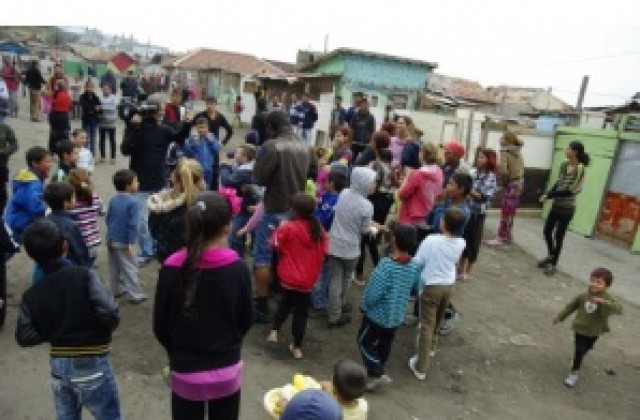 Багери събарят над 100 незаконни постройки във “Владиславово”