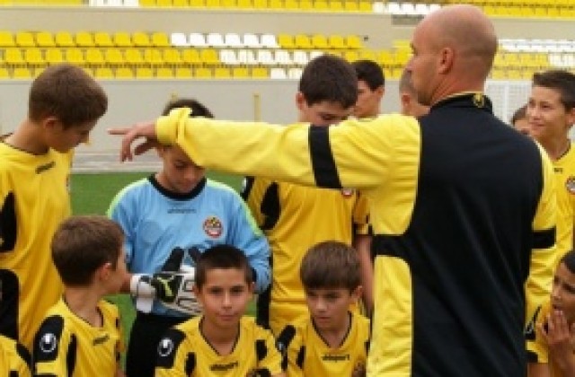 Юношите на Ботев се снимаха за календари, бултрасите щурмуват Коматево в неделя