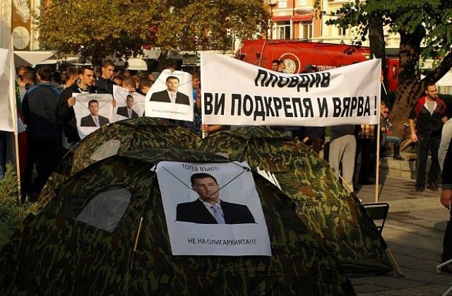 Младежи и ученици протестираха срещу кмета в Пловдив