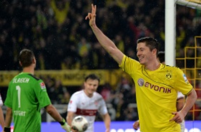 ВИДЕО: Борусия посрами Щутгарт, Левандовски с хеттрик