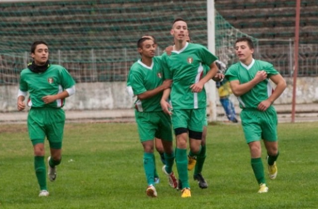 Юношите на Петьо Кръстев взеха четвърта победа в първенството