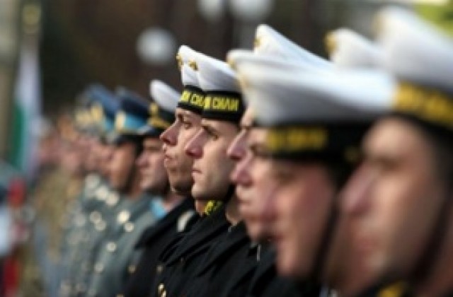 Военните моряци почитат паметта на загиналите за свободата на България