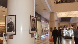Портрети на възрожденци и духовни деятели подредиха във варненски мол