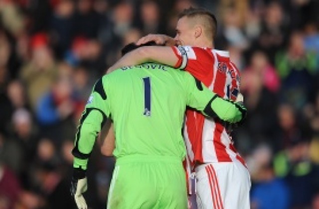 ВИДЕО: Вратарят Бегович вкара с удар от 103 метра