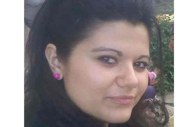 Издирват 18-годишната Деница Драгоева