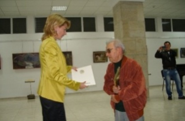 Петър Цокев получи Априловската награда, оцет-менте продават по магазините