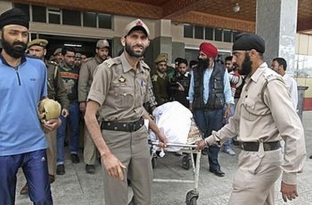 Най-малко 8 души бяха премазани от влак в Индия