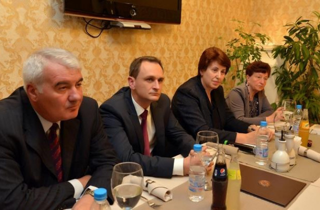 Мариана Бояджиева се срещна с новите будители, за да чуе исканията им