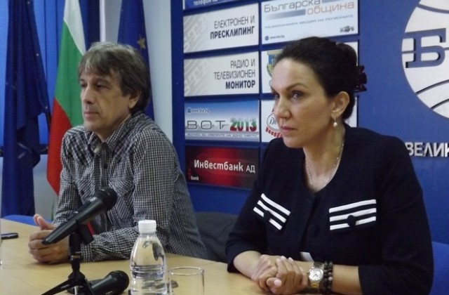 Новоизбраният лидер на НДСВ Антония Първанова се срещна с партийния актив във В. Търново