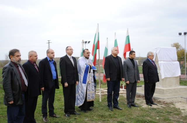 Паметни плочи на бивш кмет и руски генерали откриха край Гроздьово