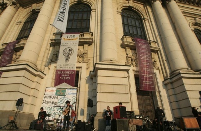 Протестиращите студенти попитаха патриарха дали ги подкрепя