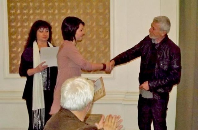 Ния Василева – отново с приз от конкурса за рецитиране на възрожденска поезия