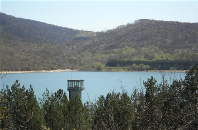 Остава  забраната за риболов в язовир Христо Смирненски