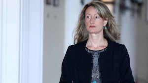 Вицепремиерът Златанова Съдебните зали са преди спортните и магистралите