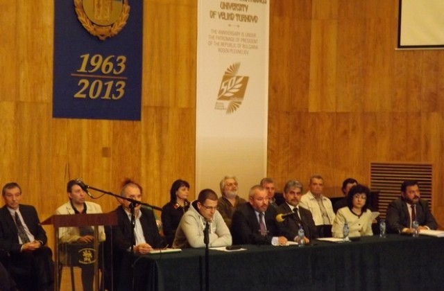 Ректорът на ВТУ се запозна с исканията на окупаторите, отговори на всичките им питания