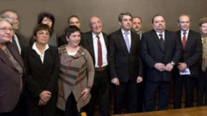 Еленчанка връчи плакет със стихотворението Напред на президента