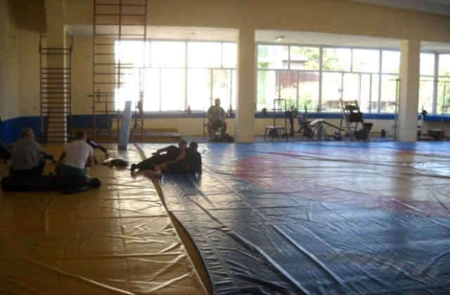 Кюстендилски борци със златни медали от два турнира