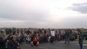 Фермерите вдигнаха блокадата на Карловско шосе тръгнаха към София
