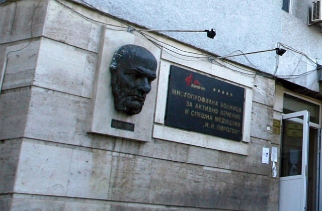 Нападнаха с нож служител на БНТ в центъра на София