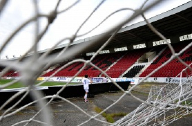 Стадион „Локомотив“ осъмна нашарен с надписи „Славия“