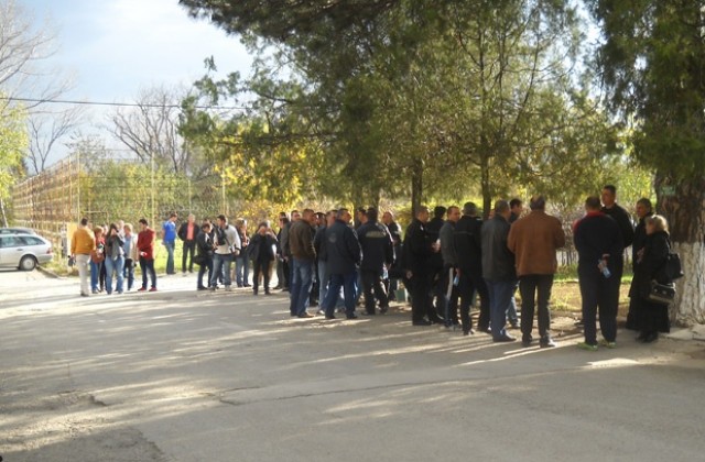 Държавата плаща повече за издръжката на един затворник, отколкото на един надзирател. Кой е онеправдания?