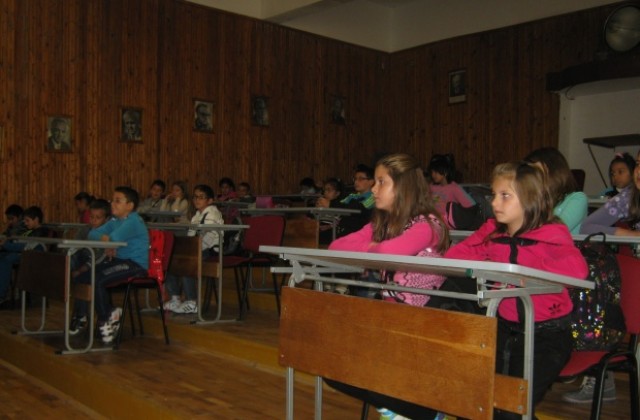 Деца учат история на изкуствата по нов начин