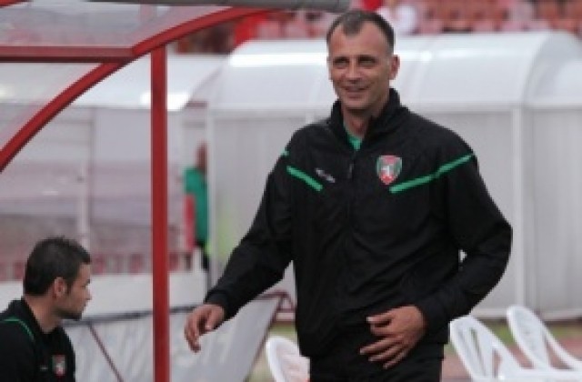 ВИДЕО: ЦСКА се заяде с треньора на Левски: Късаше картони, но го наказаха за 1 мач