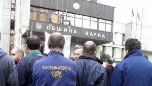 Транстриумф с подарък към общината протестите спират