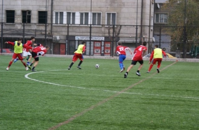 Отборът на ПТГ „Д-р Василиади” е общинският първенец по футбол за юноши