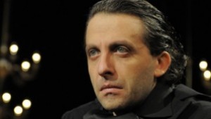 Моноспектакълът на Мариус Куркински се отлага