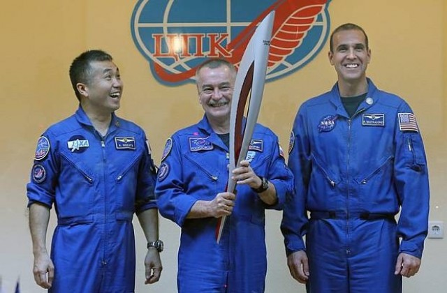 Союз отнесе в космоса олимпийския огън